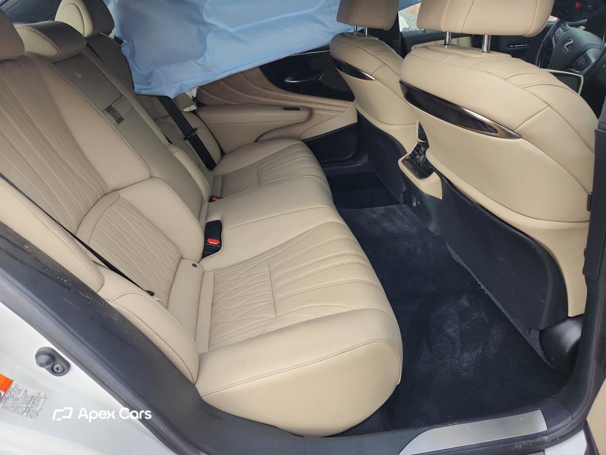 Lexus LS 2021
