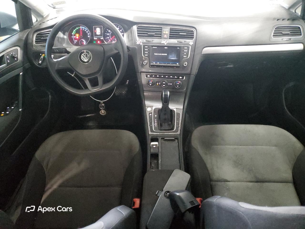 Volkswagen e Golf 2016