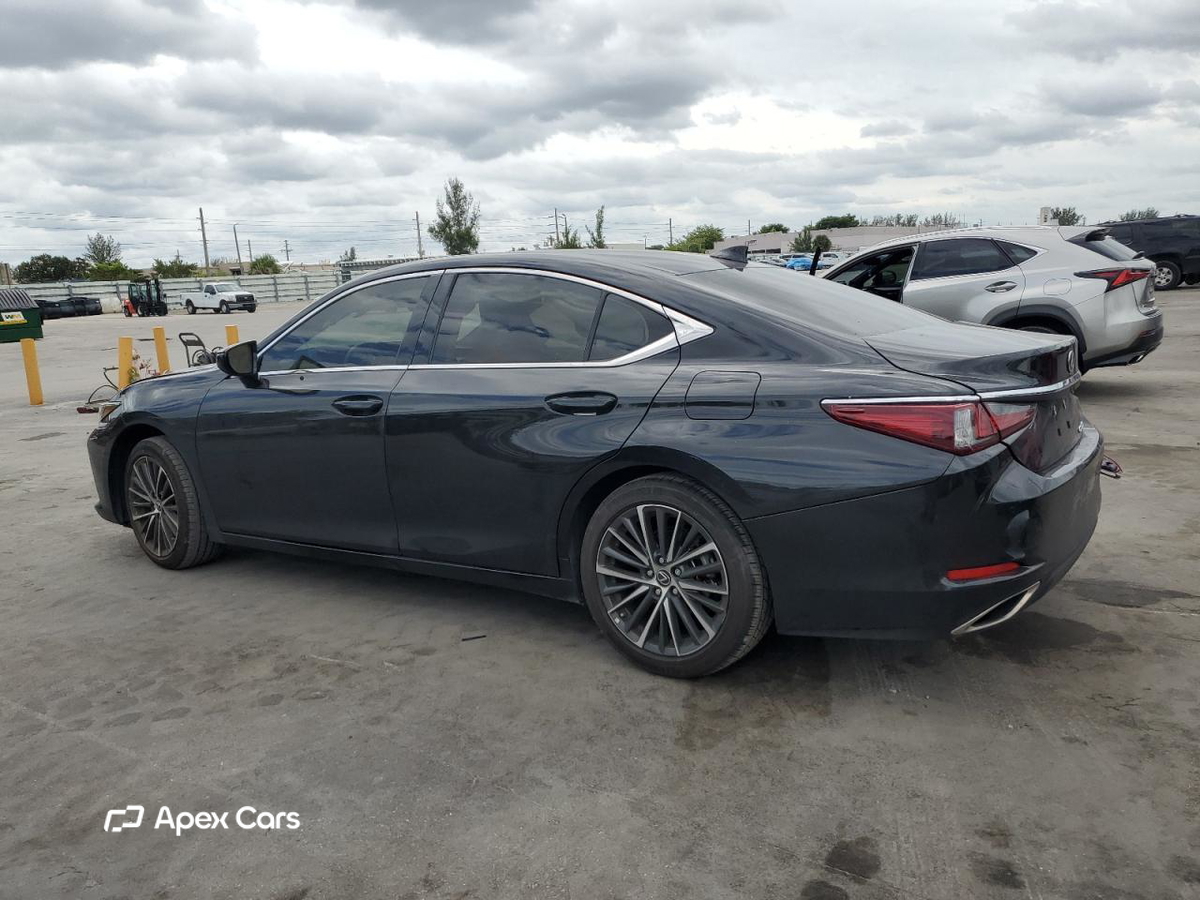 Lexus ES 2025