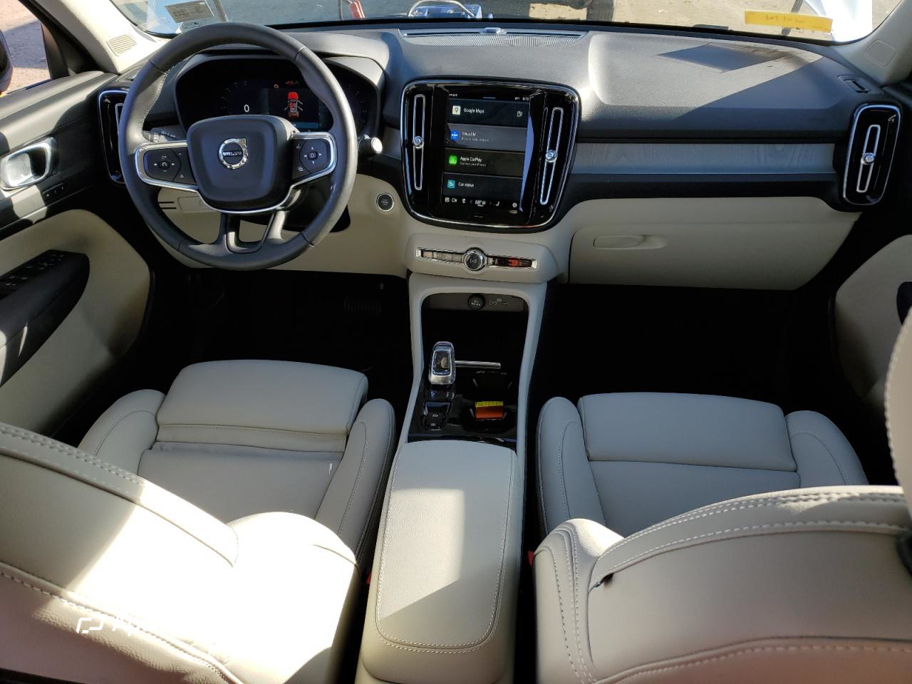 Volvo XC40 2025