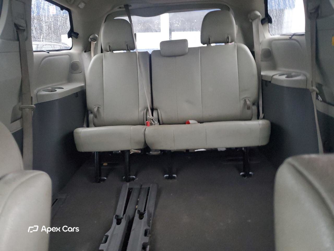 Toyota Sienna 2011
