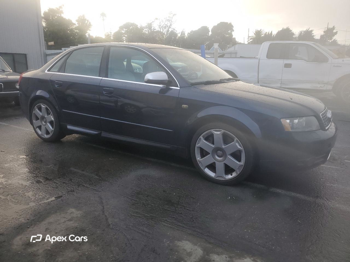 Audi RS4 2004