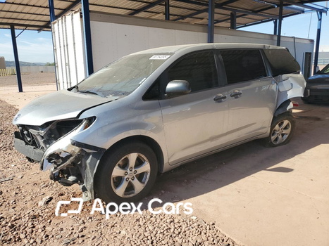 Toyota Sienna 2014 - Image 1 of 14