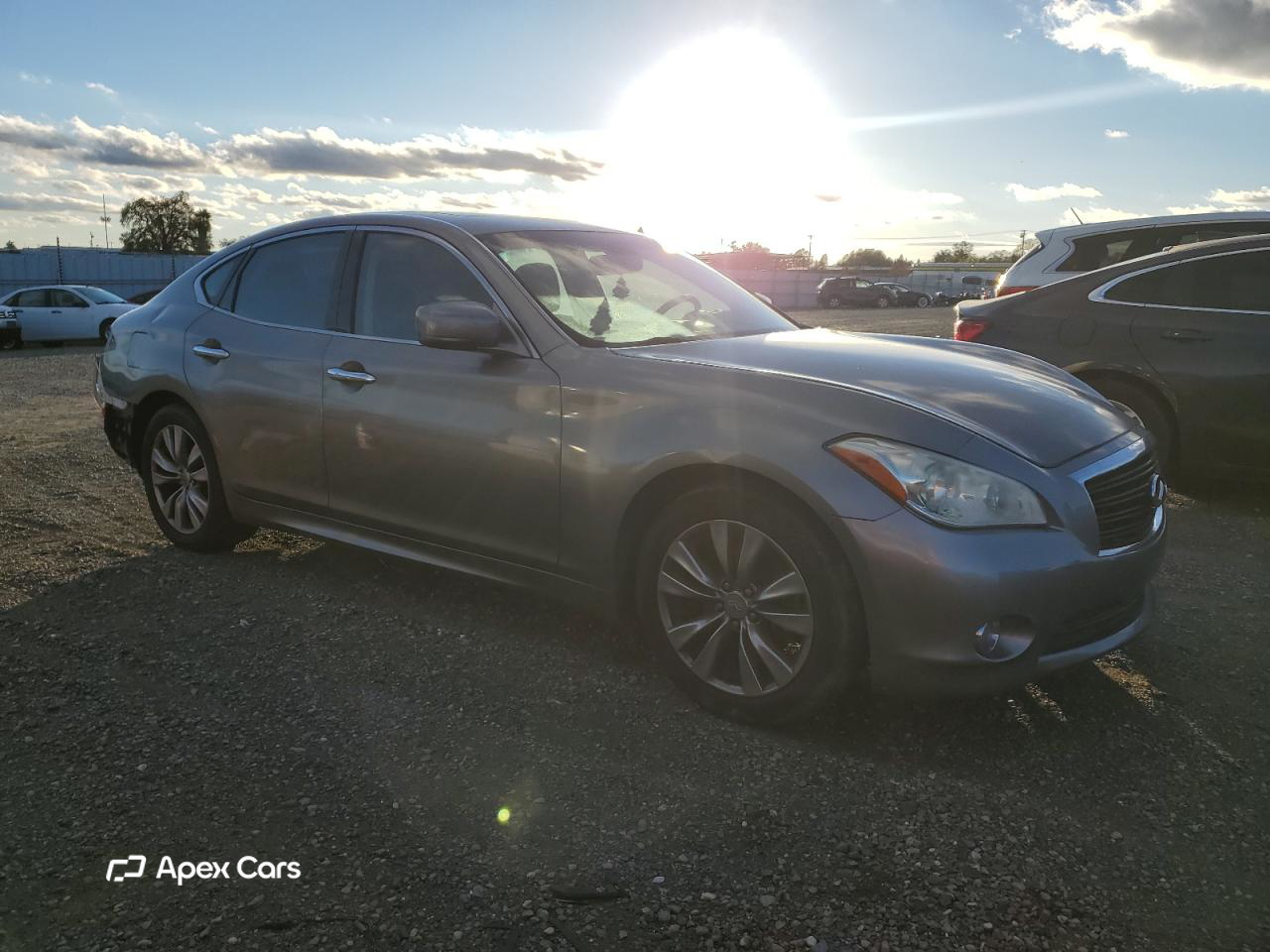 Infiniti M 2012