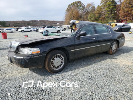 Lincoln Town Car 2010 - Image 1 of 12