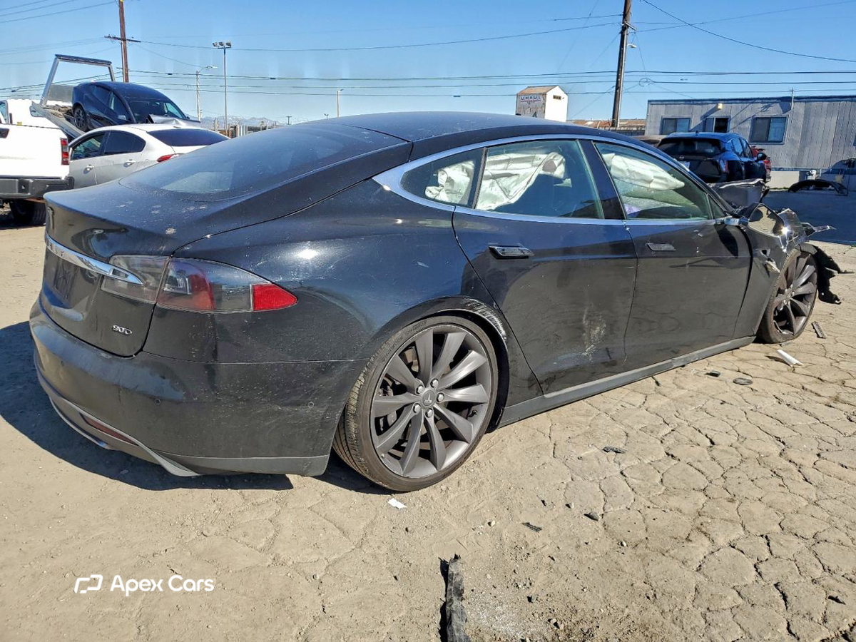 Tesla Model S 2015