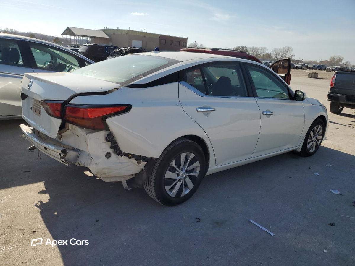 Nissan Altima 2020