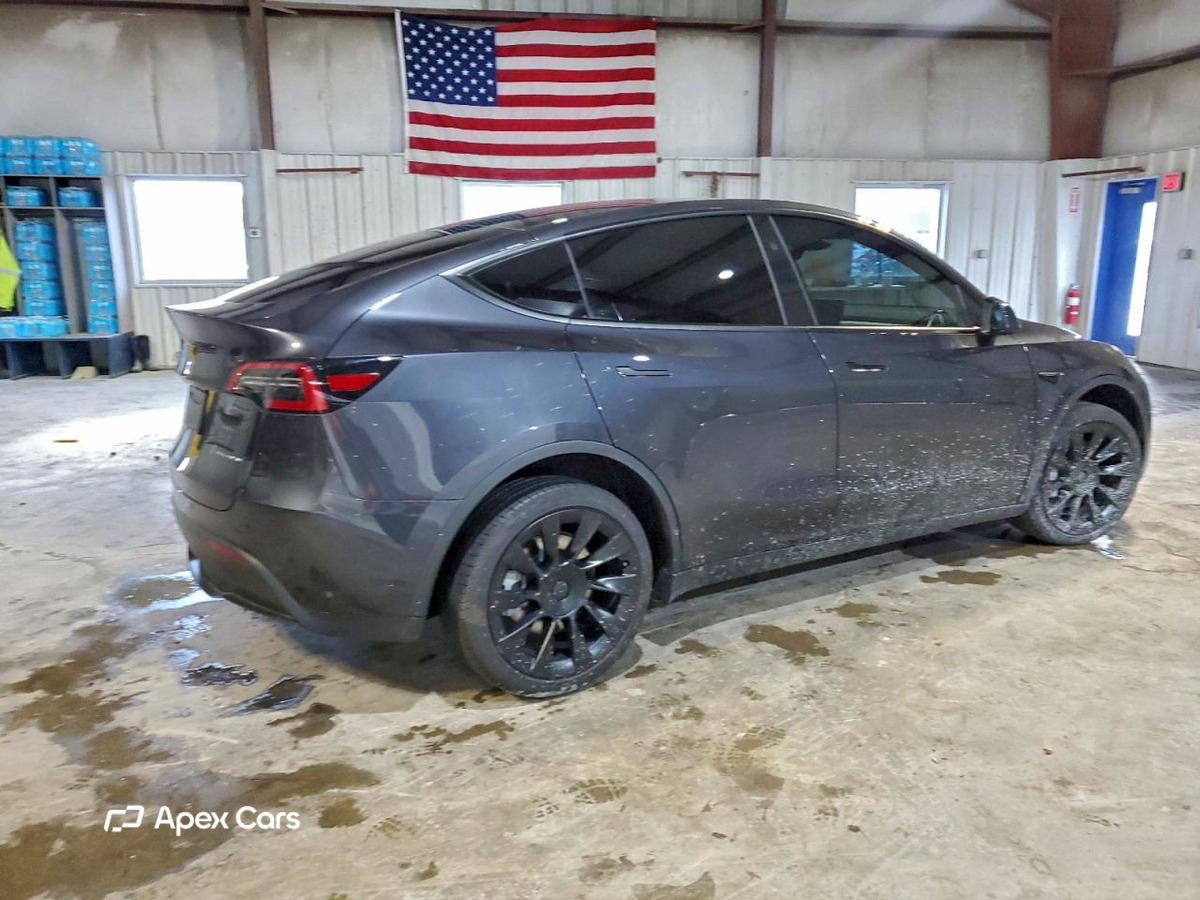 Tesla Model Y 2024