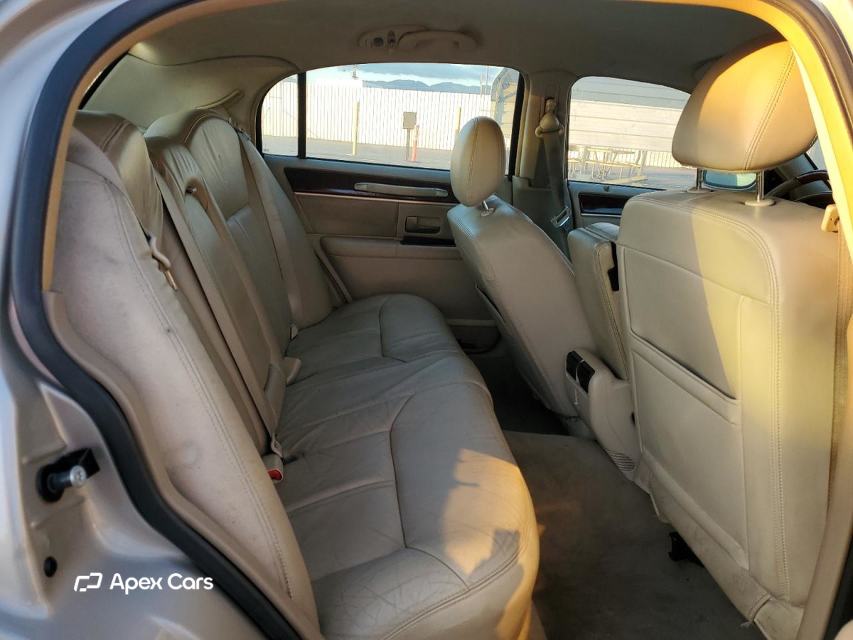 Lincoln Town Car 2010