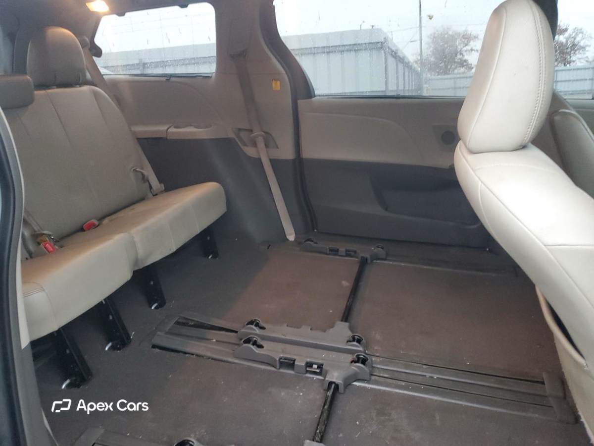 Toyota Sienna 2011