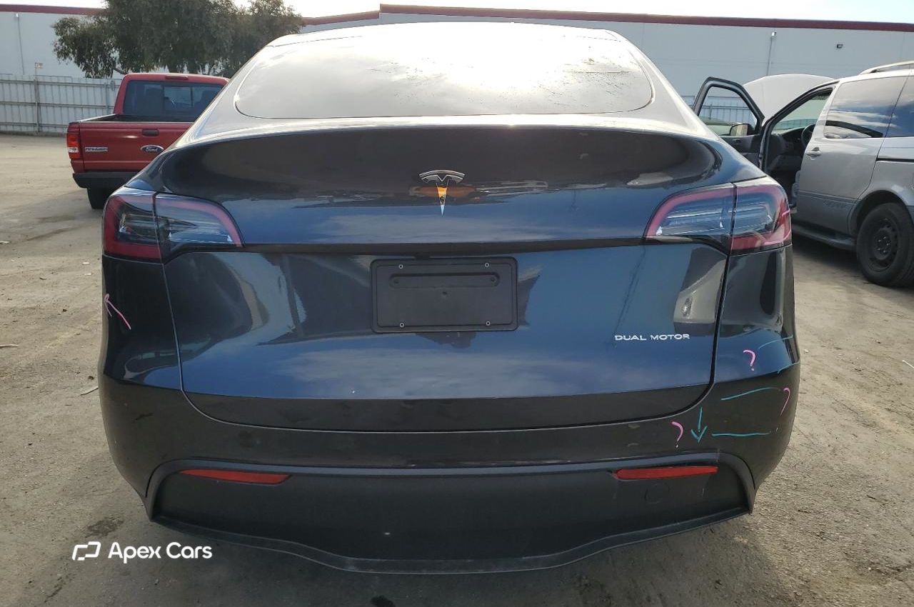 Tesla Model Y 2024