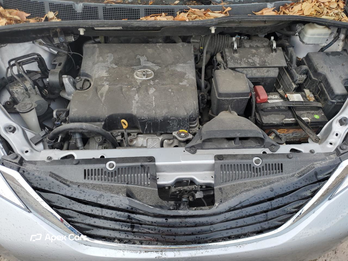 Toyota Sienna 2011