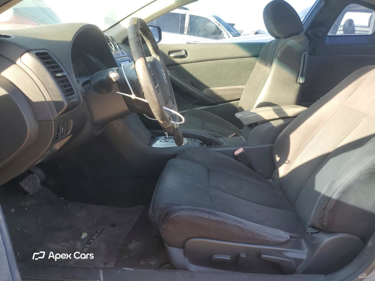 Nissan Altima 2011