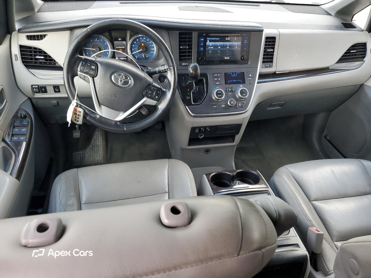 Toyota Sienna 2016