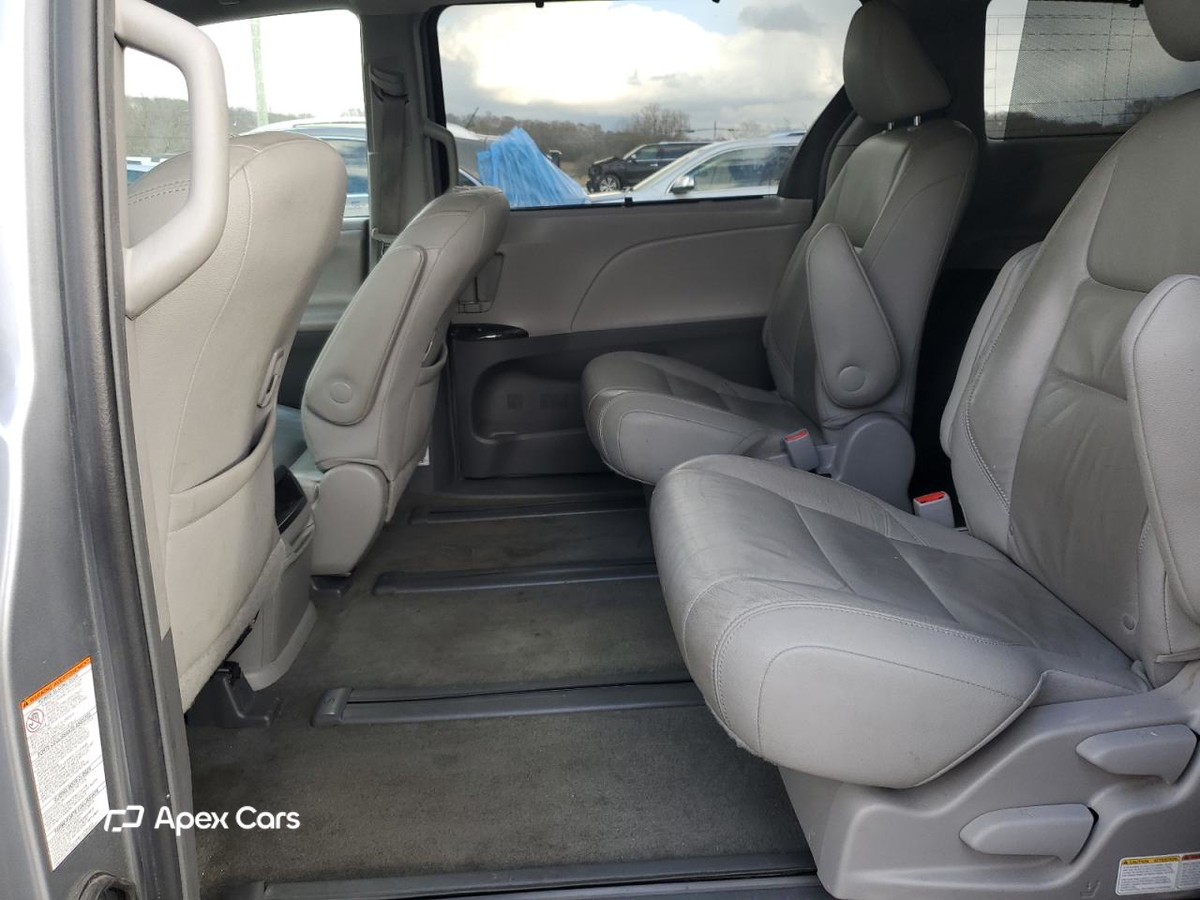 Toyota Sienna 2016