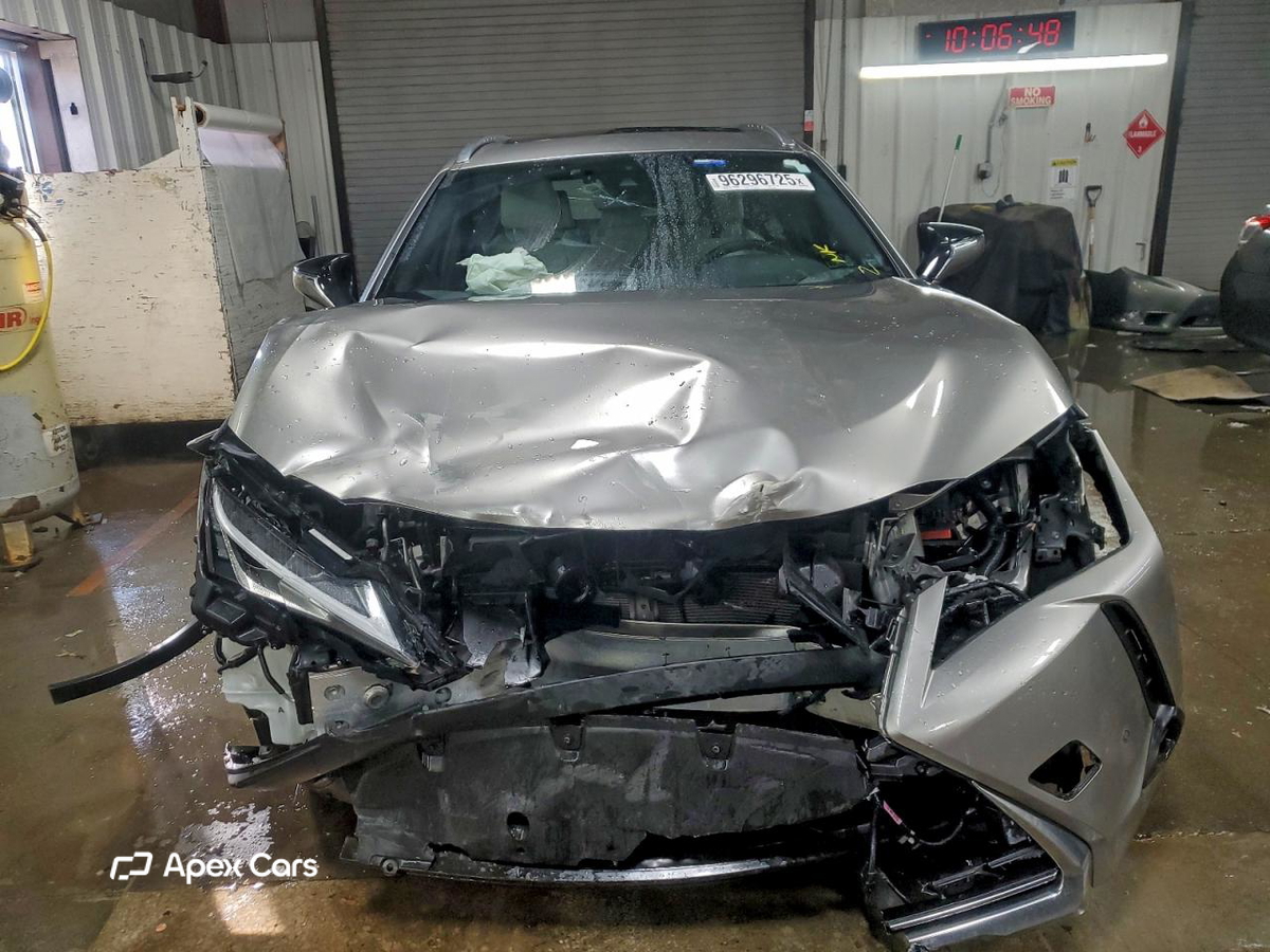 Lexus UX 2021