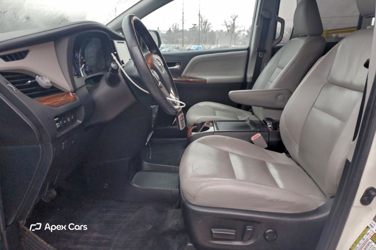 Toyota Sienna 2015