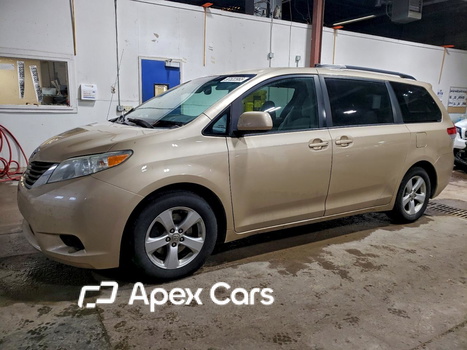 Toyota Sienna 2011 - Image 1 of 13