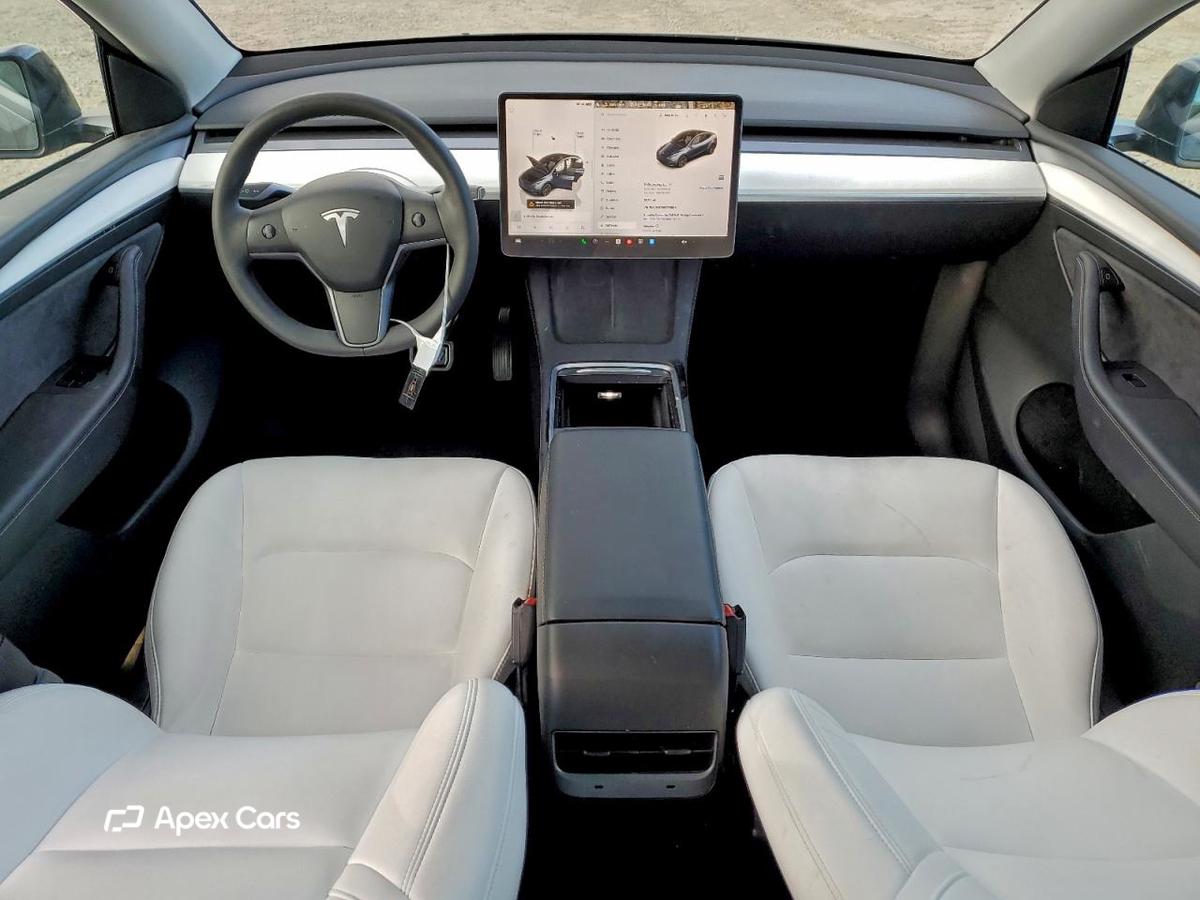 Tesla Model Y 2025