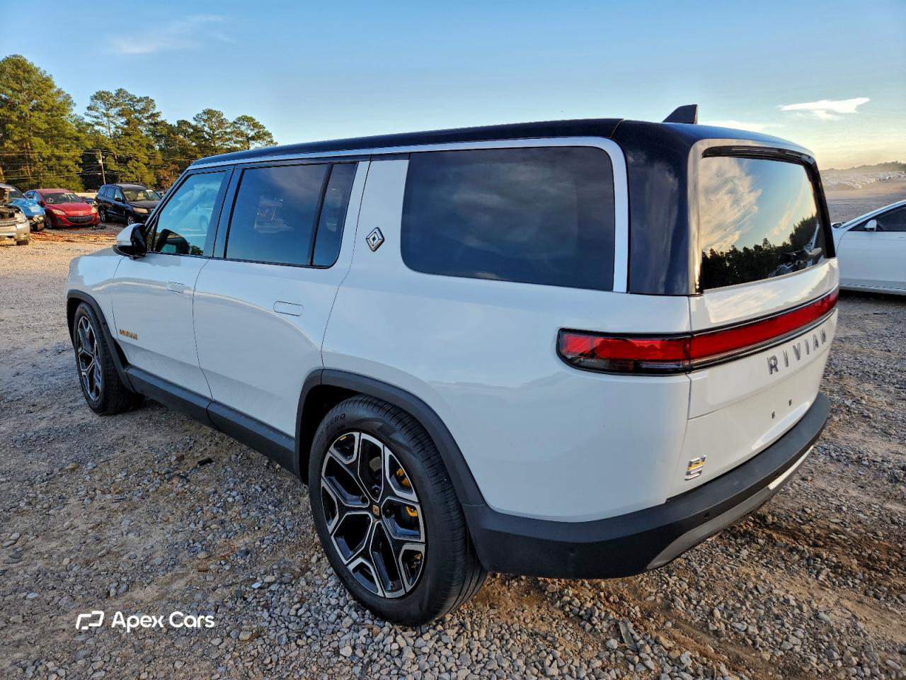 Rivian R1S 2023