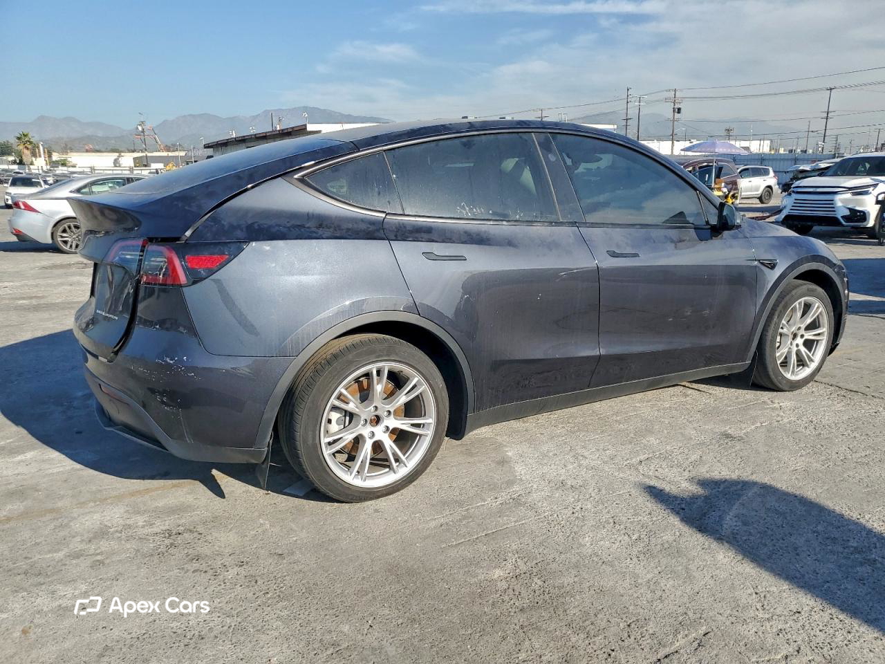 Tesla Model Y 2024