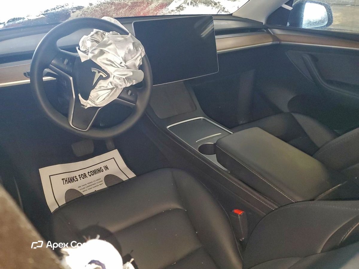 Tesla Model Y 2025