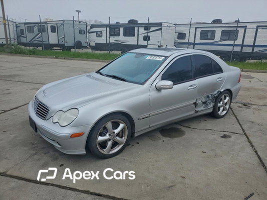 Mercedes-Benz  2004 - Image 1 of 14