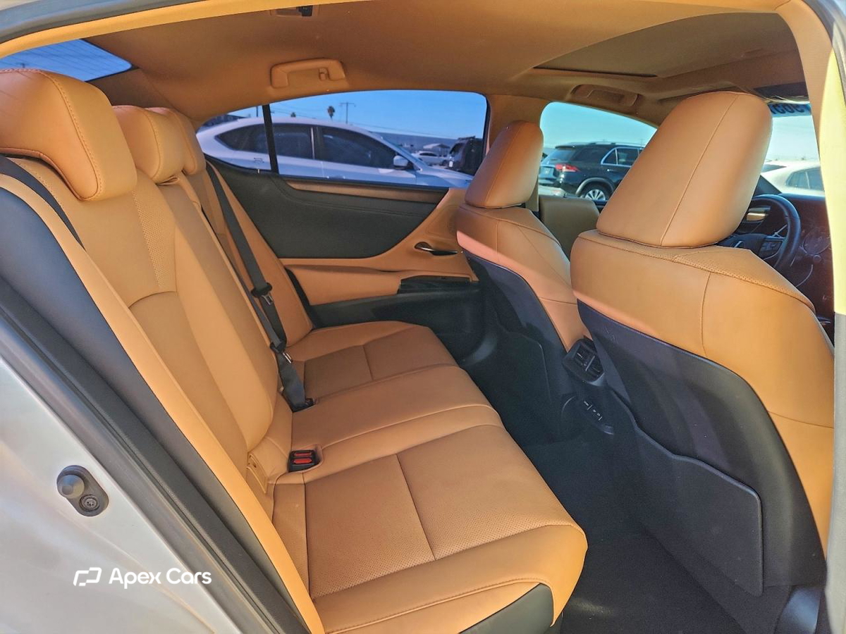 Lexus ES 2025