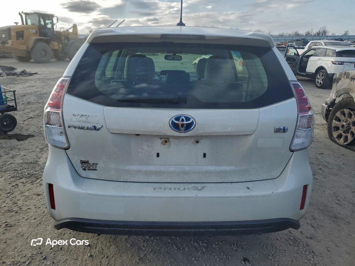 Toyota Prius v (+) 2015