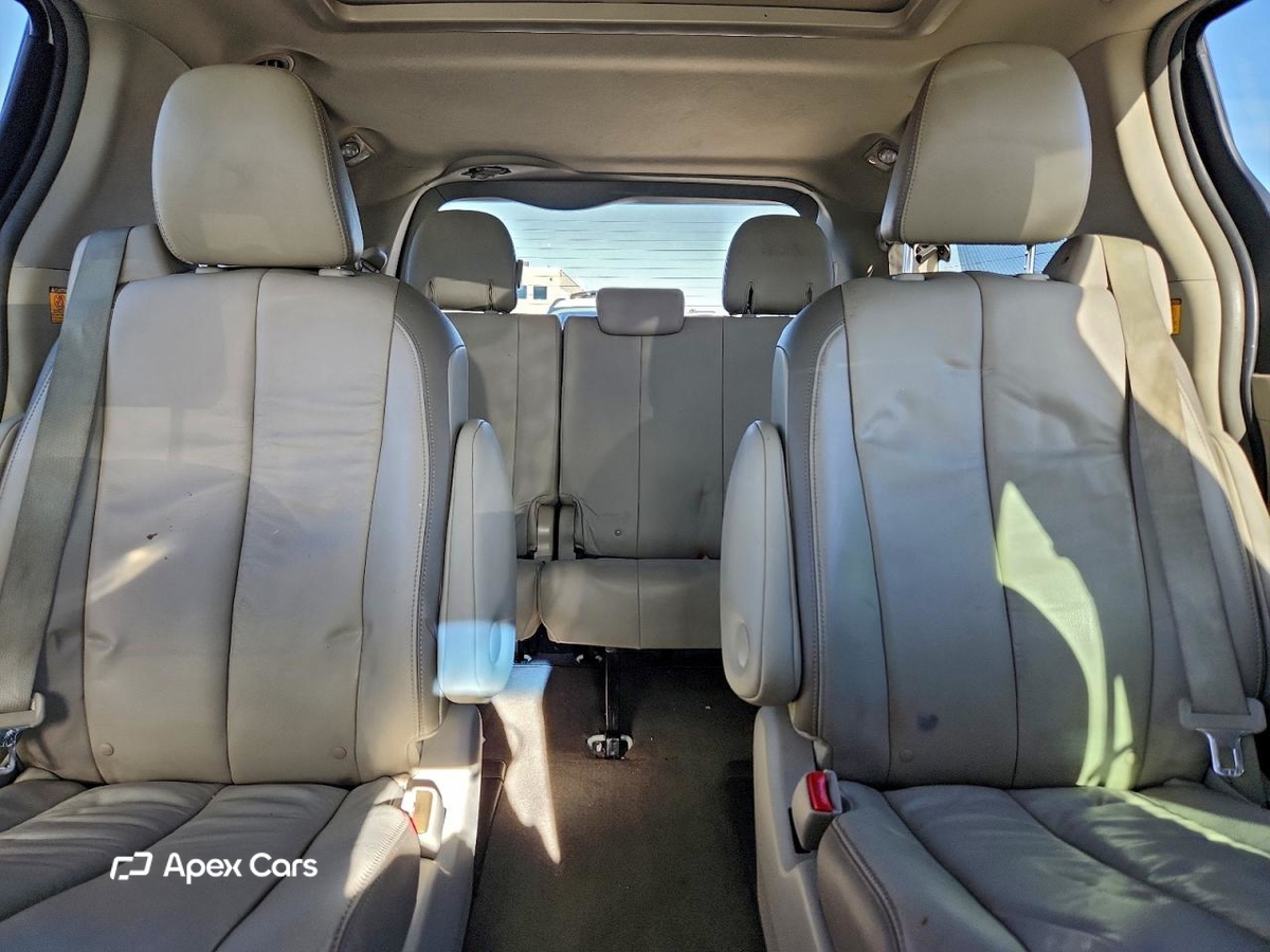 Toyota Sienna 2012
