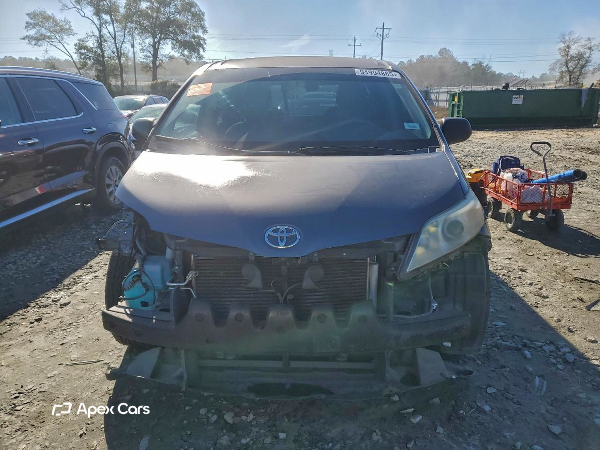 Toyota Sienna 2011