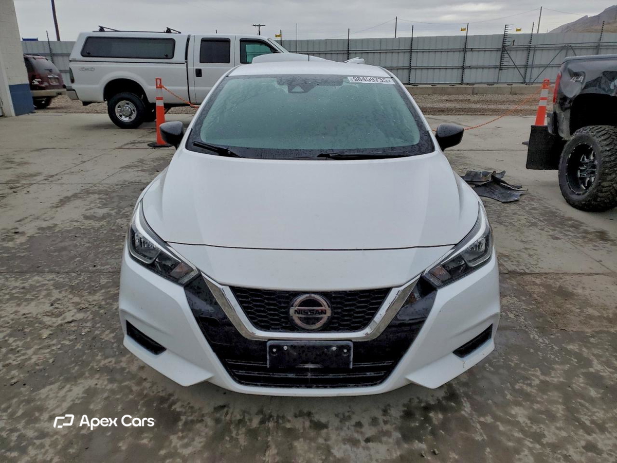 Nissan Versa 2021
