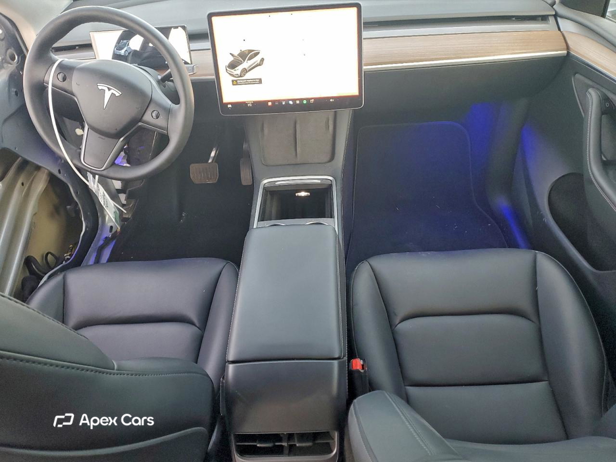 Tesla Model Y 2025