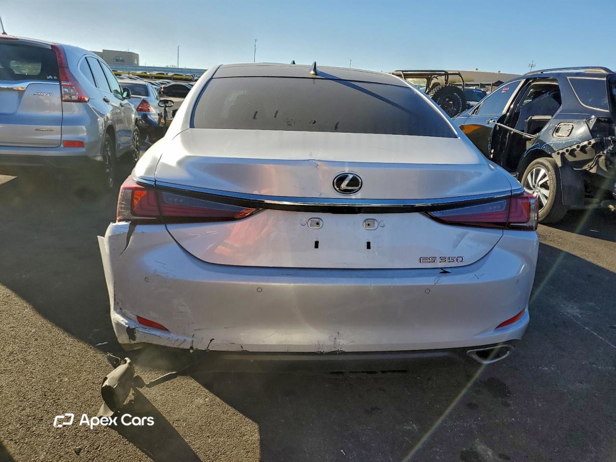 Lexus ES 2025
