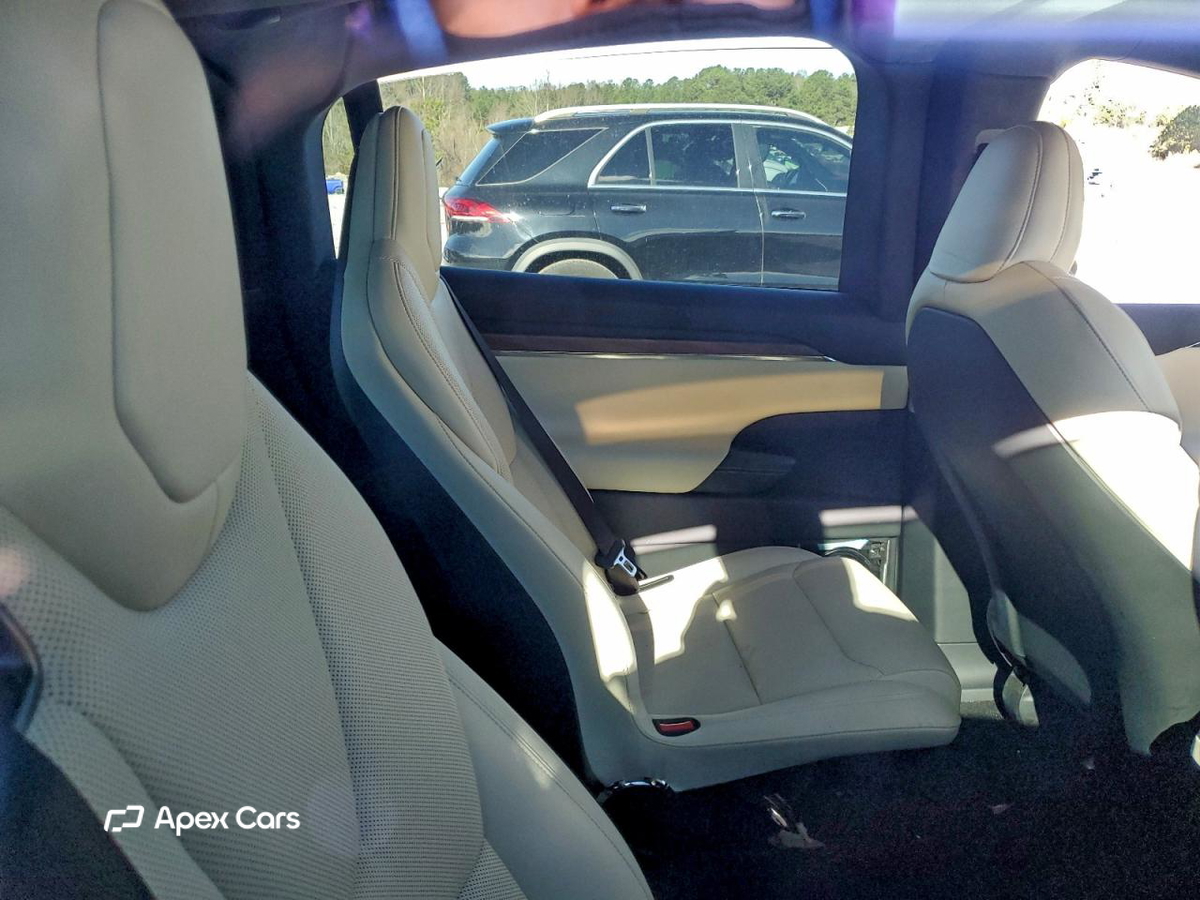 Tesla Model X 2022