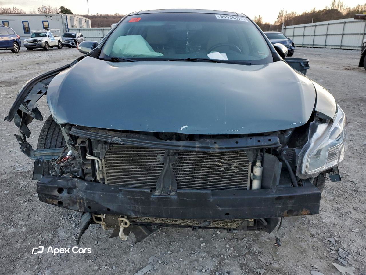 Nissan Maxima 2010