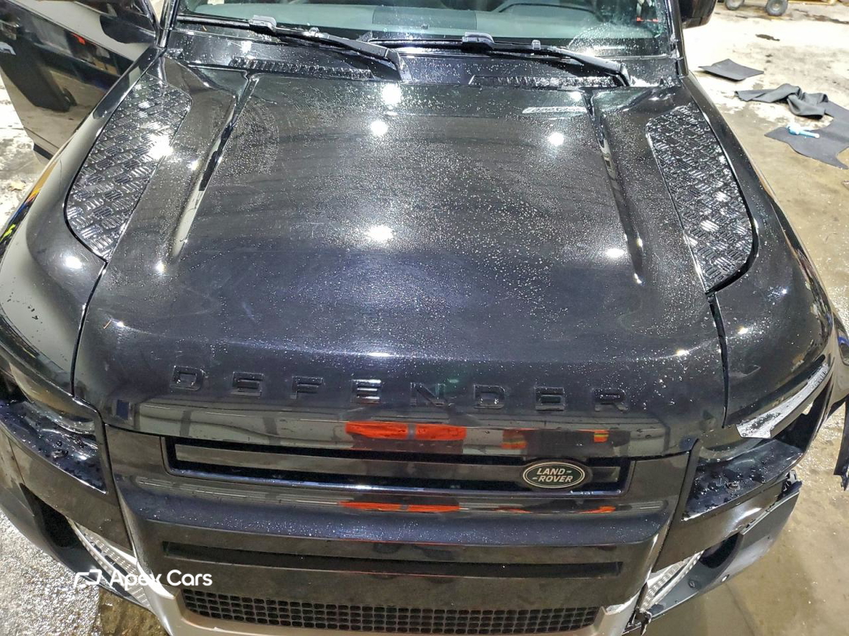 Land Rover Defender 2024