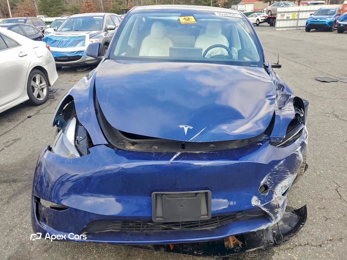 Tesla Model Y 2024