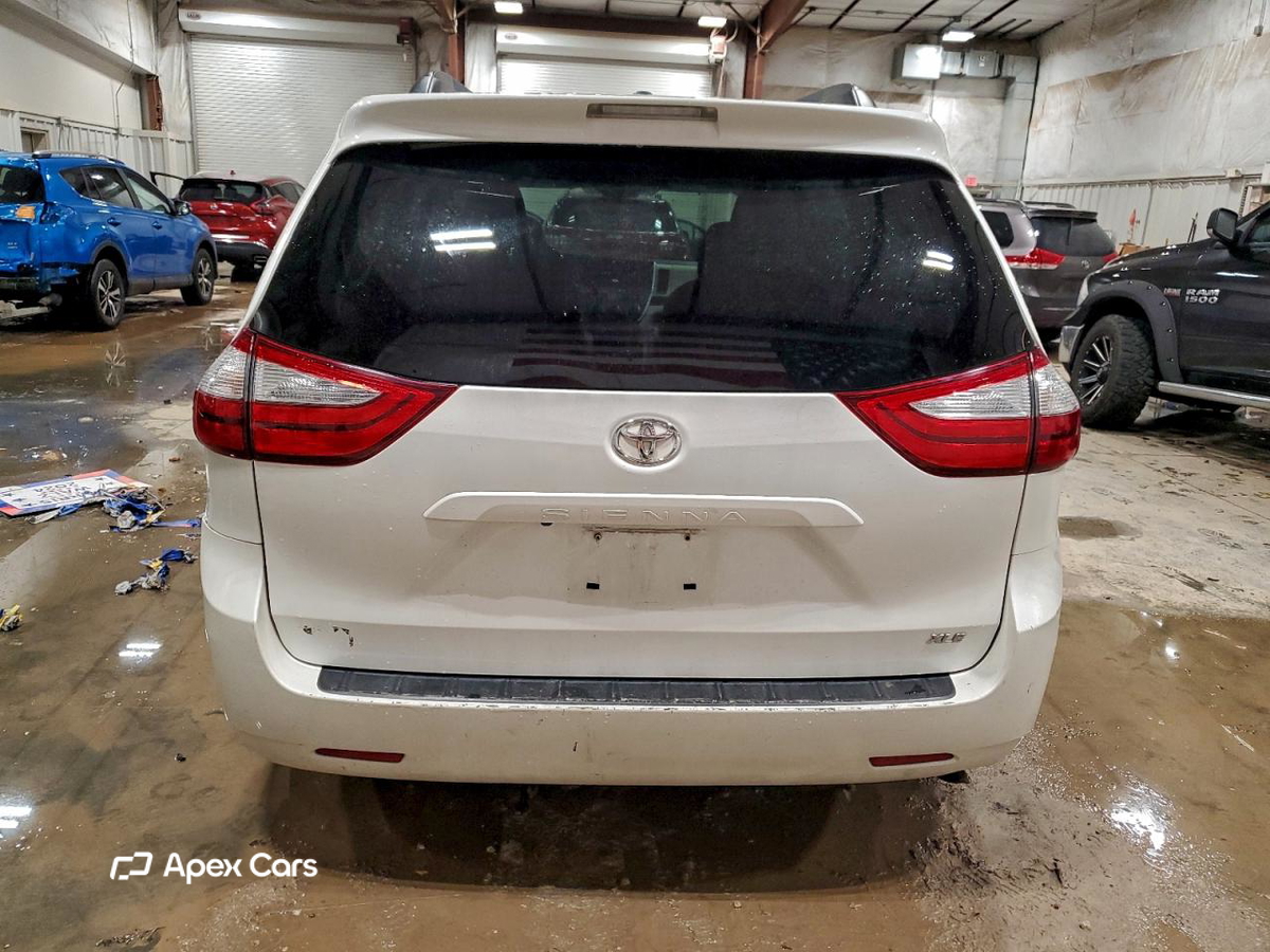 Toyota Sienna 2016