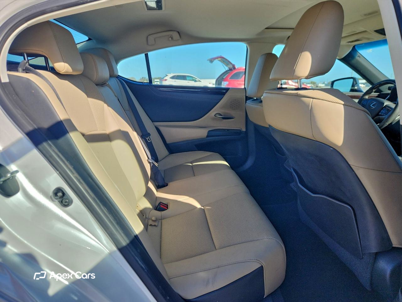 Lexus ES 2021