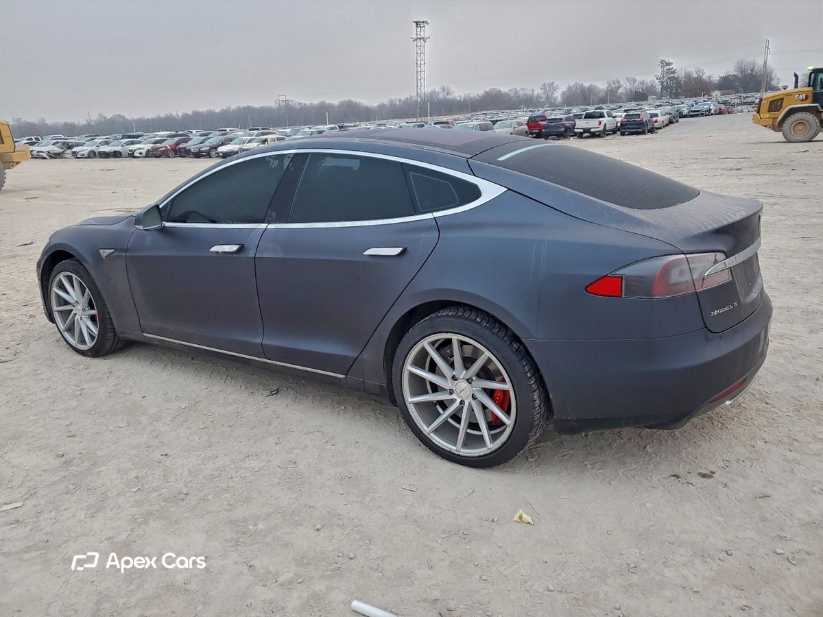 Tesla Model S 2015