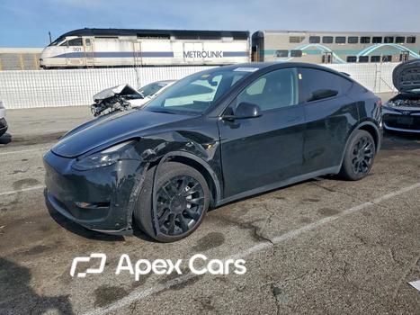 Tesla Model Y 2023 - Zdjęcie 1 z 14