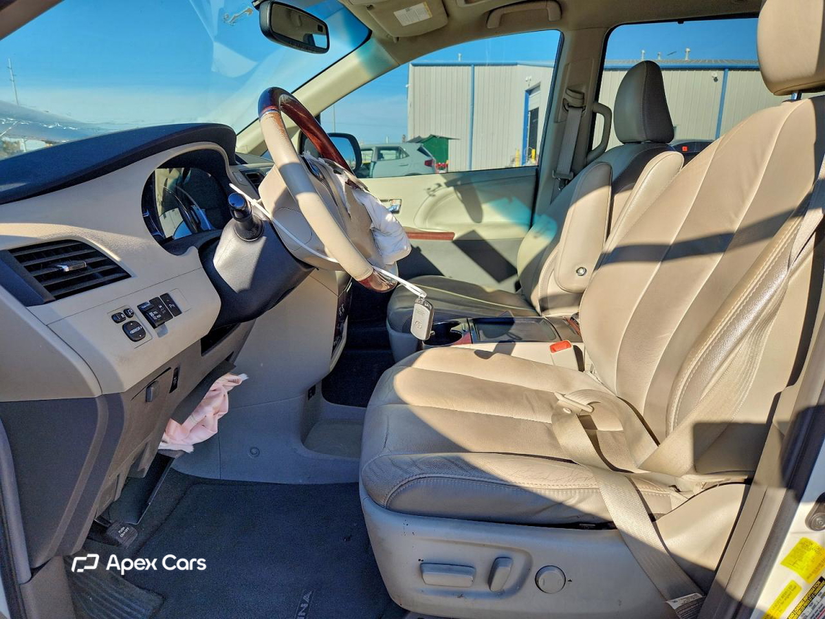 Toyota Sienna 2011