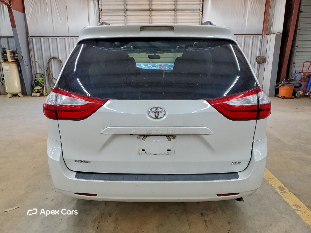 Toyota Sienna 2016