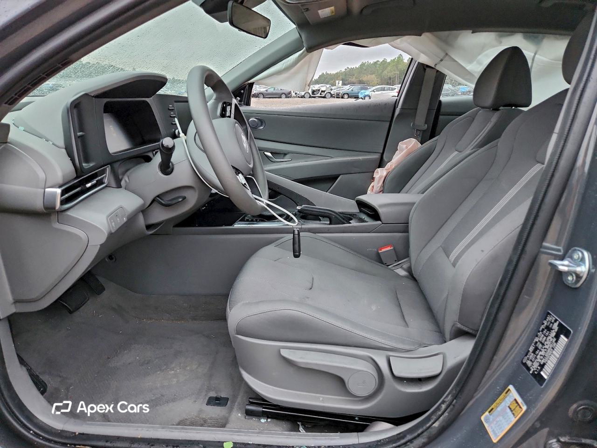 Hyundai Elantra 2024