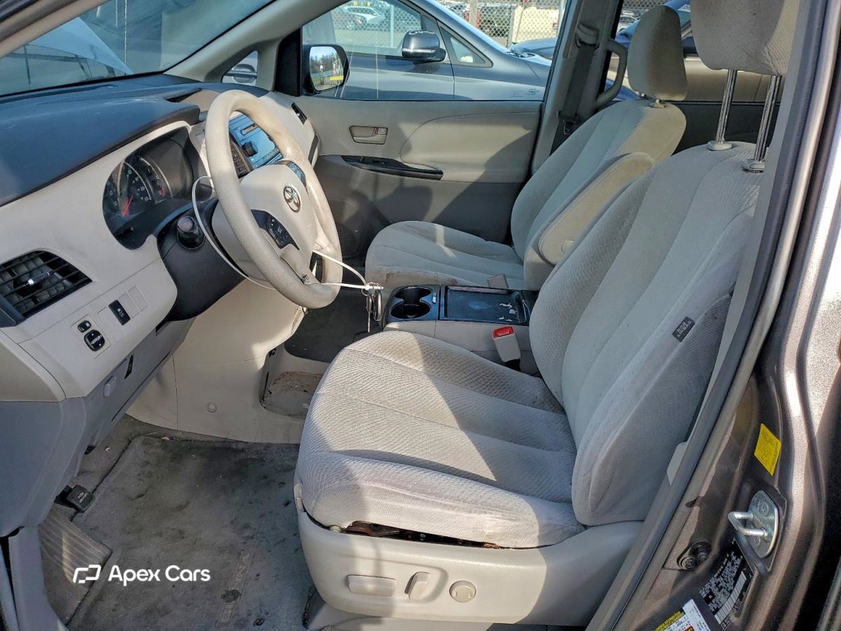 Toyota Sienna 2011