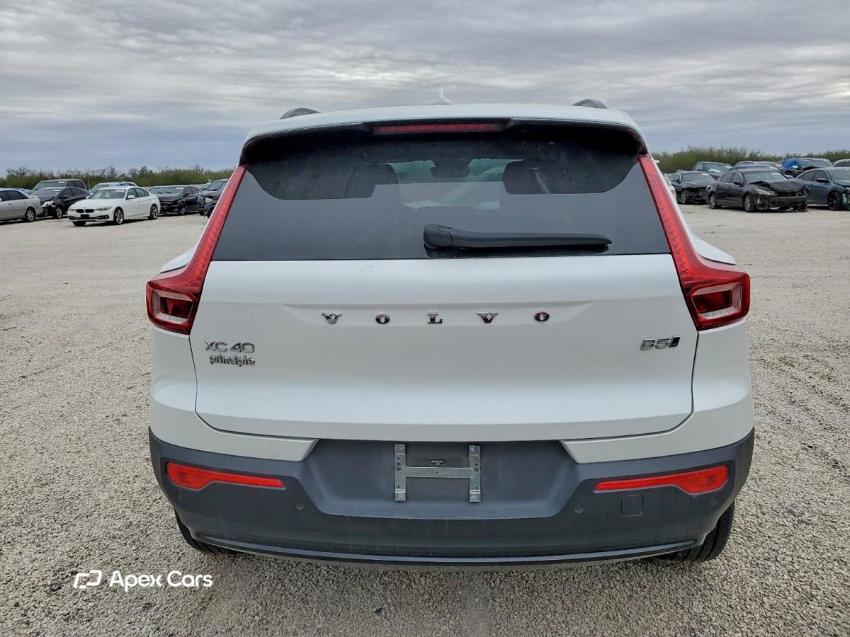 Volvo XC40 2024