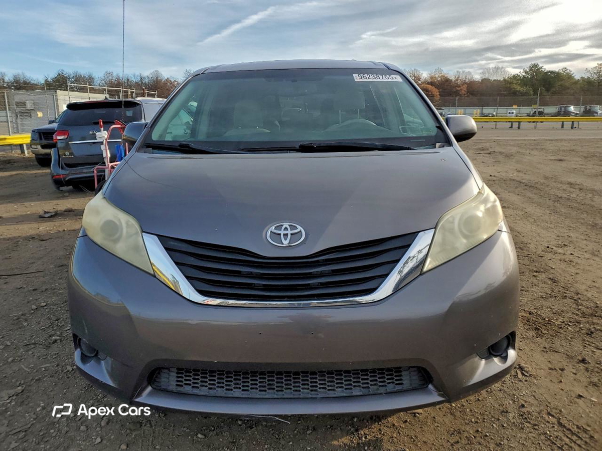 Toyota Sienna 2011