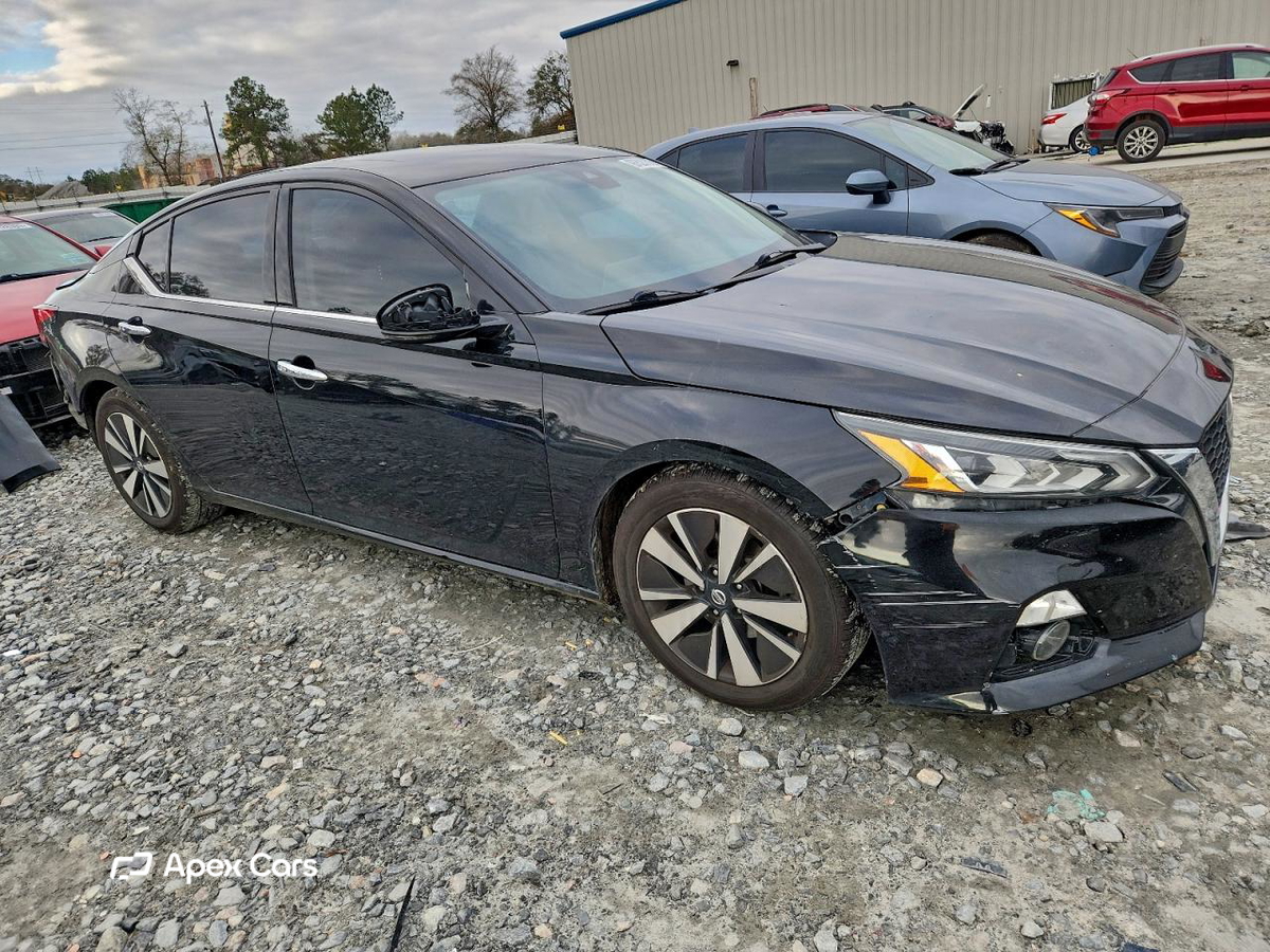 Nissan Altima 2019