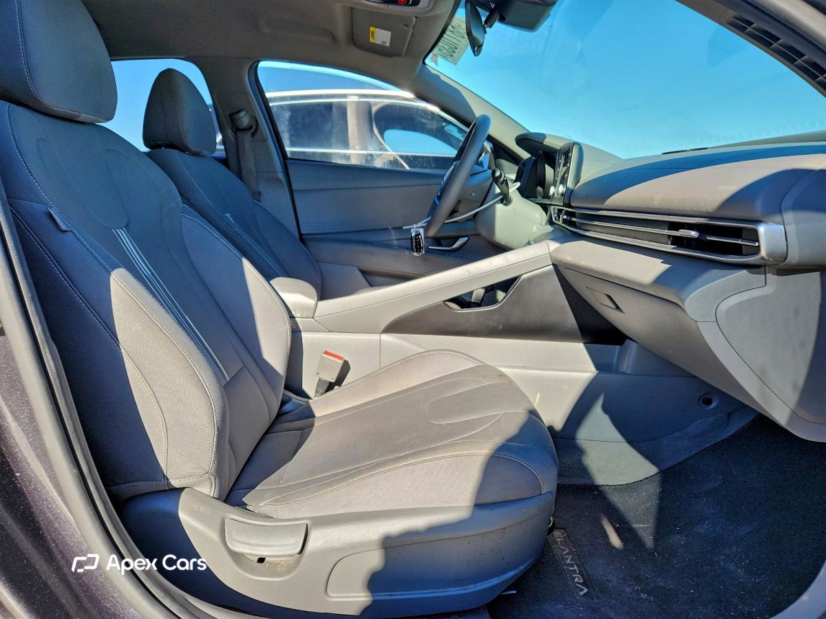 Hyundai Elantra 2023